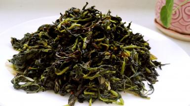 成品。搭配个红辣椒更好看，家里没有就没放，我做饭随意。