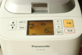 移入面包机内搅拌30分钟。