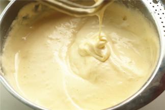 继续翻拌均匀。