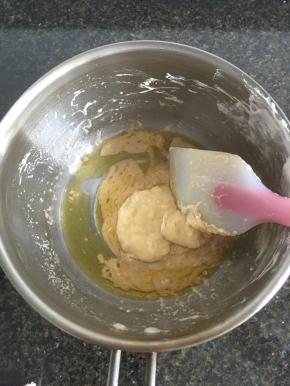 加入步骤8中的混合物拌均匀；