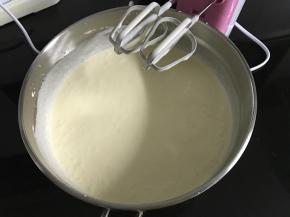 加入奶酪糊中拌匀。