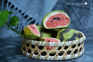 西瓜面包就做好啦。