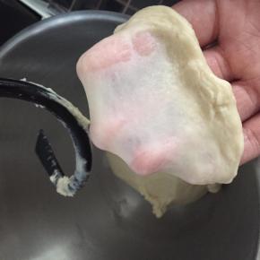 4
揉至可以拉出一张溥溥的膜，整圆放温暖外发酵至2倍大