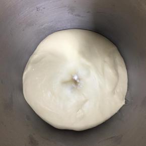 5
发酵好后用手指戳一个小坑，小坑不反弹也不下陷就可以了