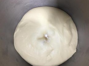 5
发酵好后用手指戳一个小坑，小坑不反弹也不下陷就可以了