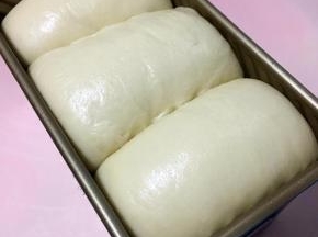 8
依次做好三个面团，放入吐司模具中