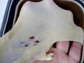 揉至能拉出厚膜。