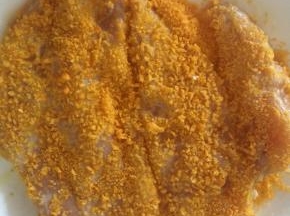 最后裹上面包糠。