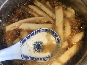 撇去泡沫，盛出即可食用