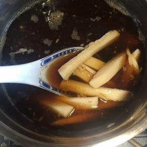 煮到饵块漂起即可关火