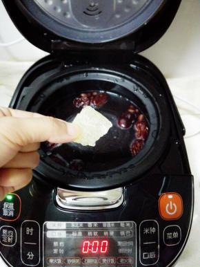 第二天早起已经煮好，加入冰糖