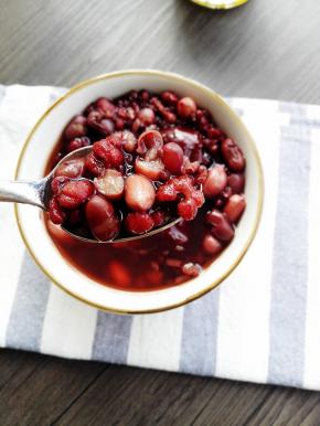 豆子已经完全煮烂喽