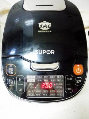 选择老火汤功能键，煲煮2小时