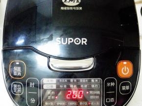 选择老火汤功能键，煲煮2小时