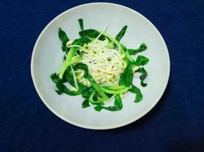 焯熟后，捞出放入碗中