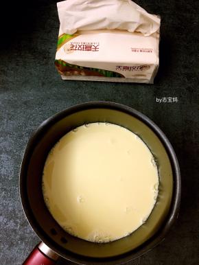 4，过筛后的蛋挞液很顺滑。