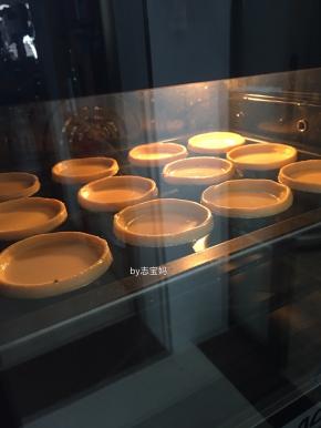 6，烤箱预热至200度，上下火中层烘烤20分钟左右。