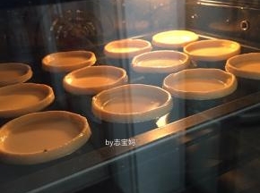 6，烤箱预热至200度，上下火中层烘烤20分钟左右。