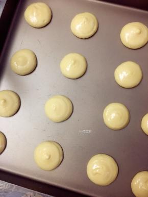 8，挤成直径大约为2-2.5cm的圆形。