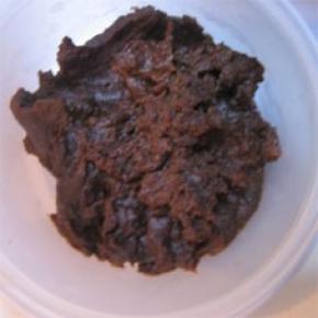 卡士达酱材料混合均匀，小火煮至黏稠，放凉后冰箱冷藏一夜；