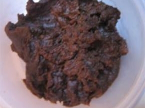 卡士达酱材料混合均匀，小火煮至黏稠，放凉后冰箱冷藏一夜；