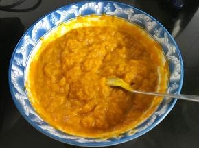 蒸好后把南瓜捣成泥，取400克。