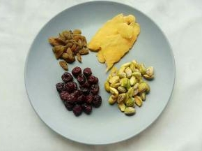 将所有食材准备好，也可以根据自己的喜欢随意调换或者加量