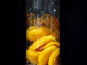 加入之前泡软的25克吉利丁片一起