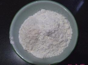 低筋粉+玉米淀粉混合拌匀；