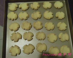 烤箱提前预热，放入烤箱上下管170度，烤15~20分钟即可。