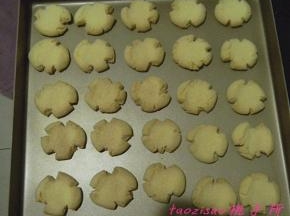 烤箱提前预热，放入烤箱上下管170度，烤15~20分钟即可。