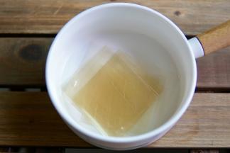 吉利丁片泡冰水10分钟