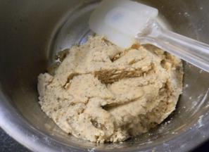 翻拌均匀无干粉；