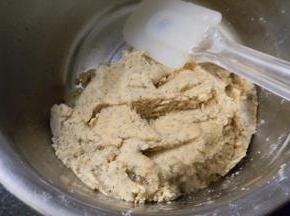 翻拌均匀无干粉；