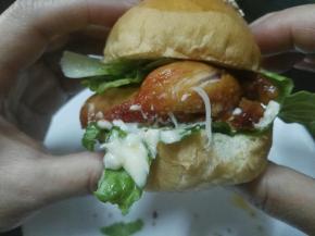 看看是不是有点诱人呢？这个是在灯光下拍的，光线不是太好