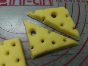 再斜对角切成三角状，完成干生坯