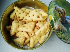 等凉晾后放饼干盒保存