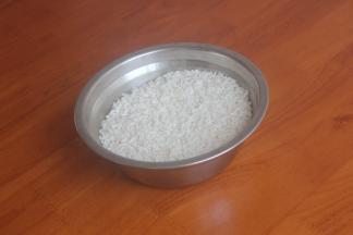 糯米提前泡一晚上。