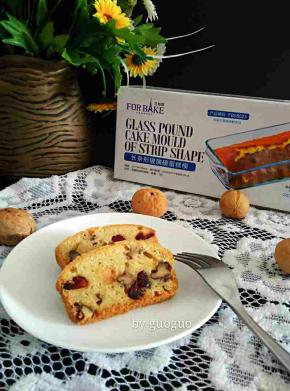 晾凉至不烫手，刷一层糖液。也可以不刷，糖液是20克加25克水煮开后晾凉即可