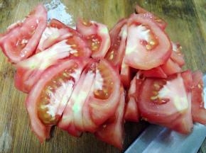 把番茄去皮切小块