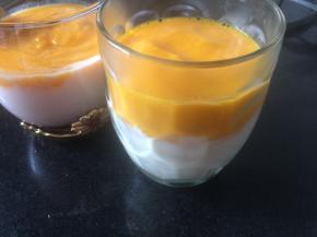 倒入杯中，放入冰箱冷藏