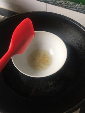 隔水融化一片吉利丁片