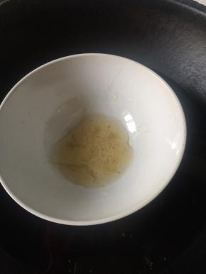 再隔水融化一片吉利丁片