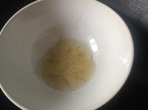 再隔水融化一片吉利丁片
