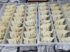前几天包的饺子，放入冰箱浦东了，想吃的时候取出来，无论是煎，还是煮，都极好哒～