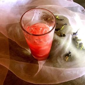 3.西瓜汁中加入冰块