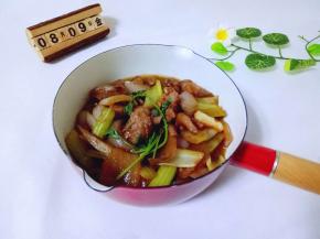 很美味哦。鸡肉最经典的做法之一。
也可以按个人口味调味。
配菜可以不加，也可以按自己喜欢的添加。