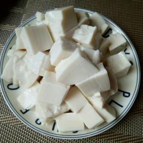 豆腐切块。