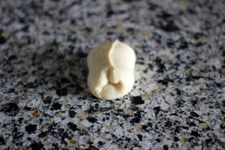 10. 两边往中间卷起