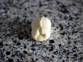 10. 两边往中间卷起